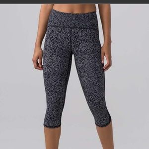Lululemon Train Times Crop (17”) Size 6